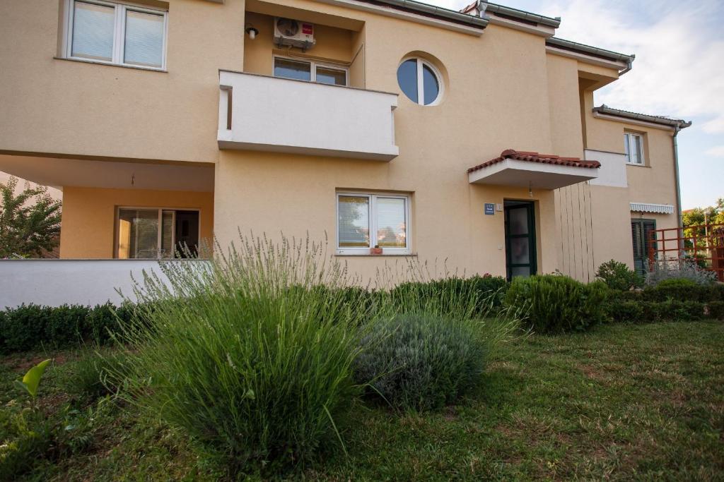 Apartments Emma Biograd Na Moru Ngoại thất bức ảnh
