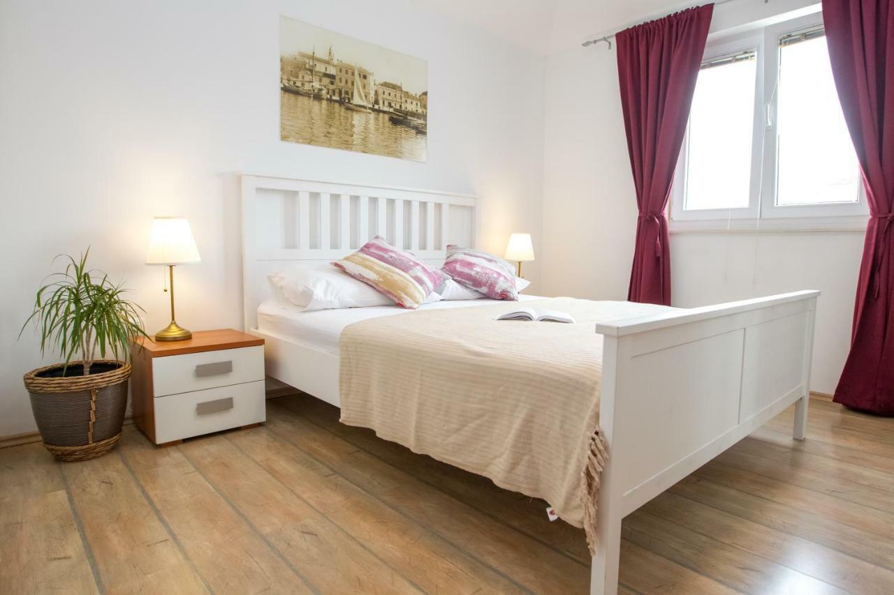 Apartments Emma Biograd Na Moru Ngoại thất bức ảnh